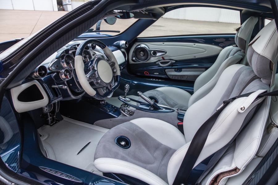 Интерьер Pagani Huayra 2013 года  (NA) (фото 11 из 112)